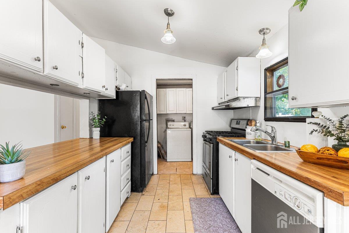 2 Cedar Court Manalapan NJ 07726