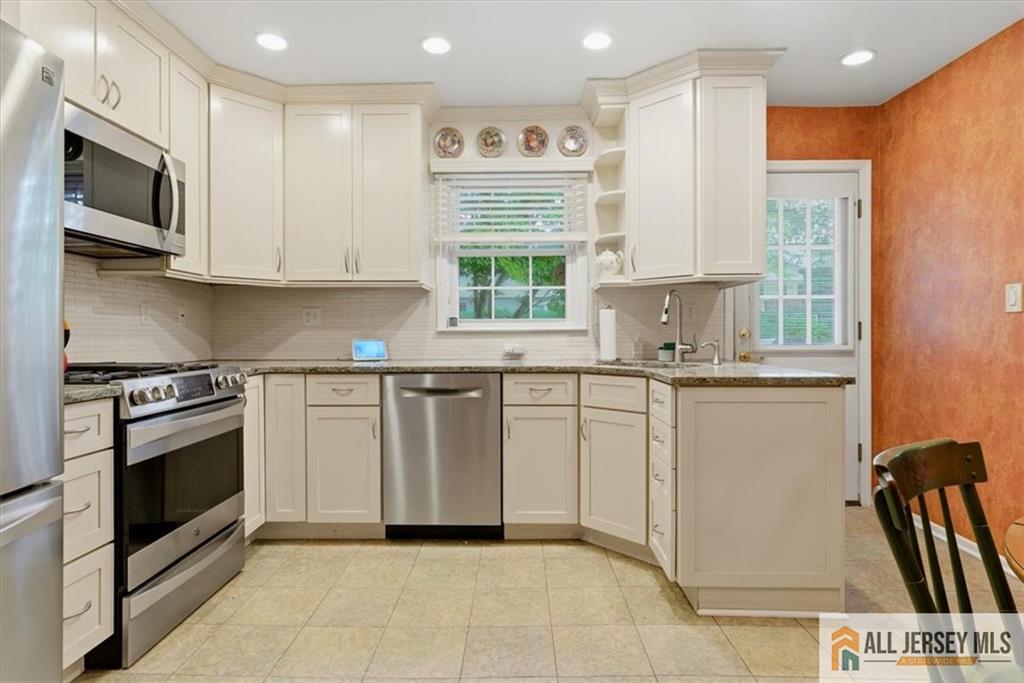 46 Lynnwood Road Edison NJ 08820