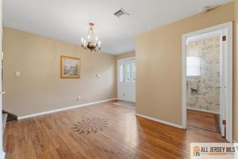 46 Lynnwood Road Edison NJ 08820