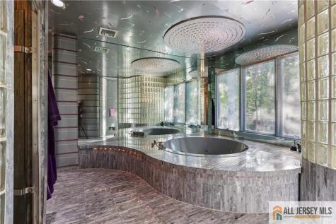 46 Calvert Avenue Edison NJ 08820