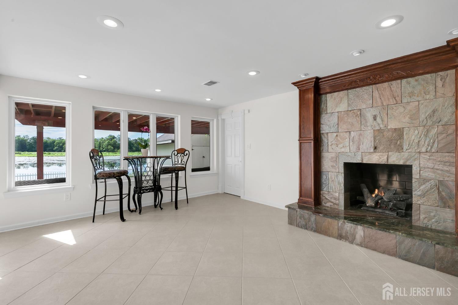 154 Devoe Avenue Spotswood NJ 08884