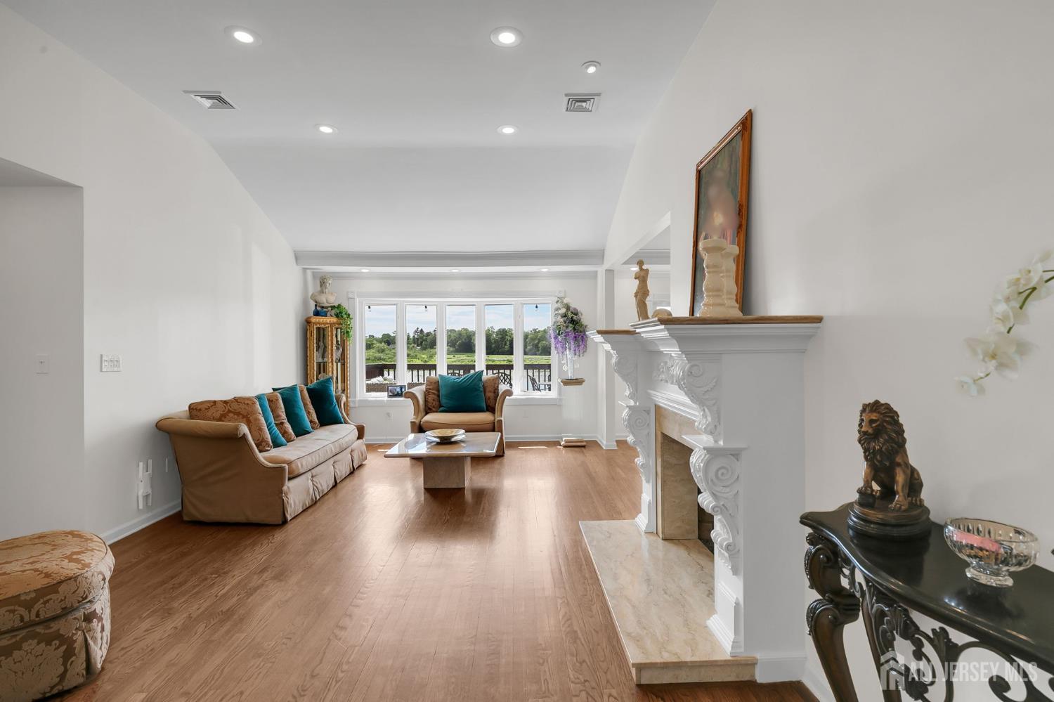 154 Devoe Avenue Spotswood NJ 08884