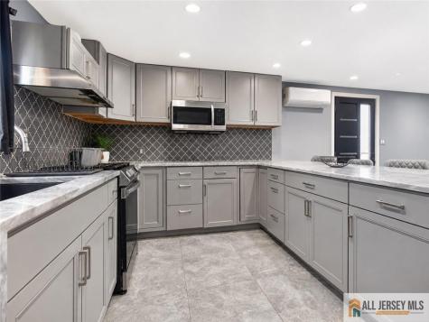 118 Poplar Street Carteret NJ 07008