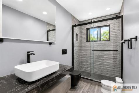 118 Poplar Street Carteret NJ 07008