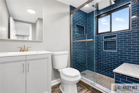 118 Poplar Street Carteret NJ 07008