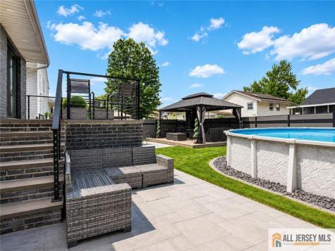 118 Poplar Street Carteret NJ 07008