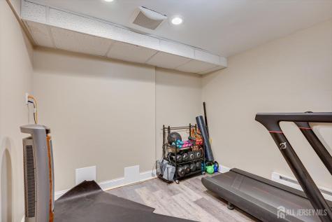 22 Celler Road Edison NJ 08817