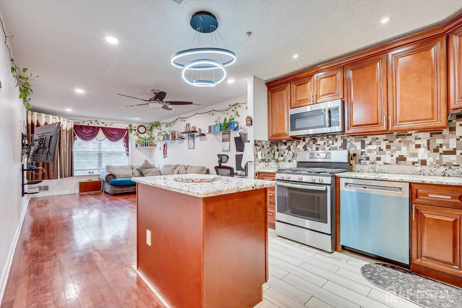 202 Prestwick Way Edison NJ 08820