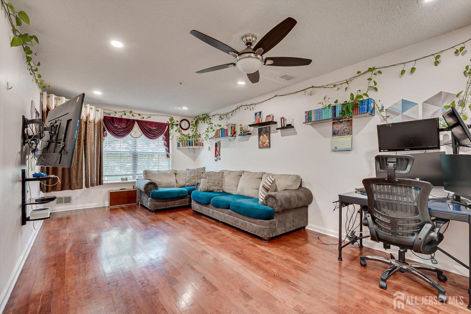 202 Prestwick Way Edison NJ 08820