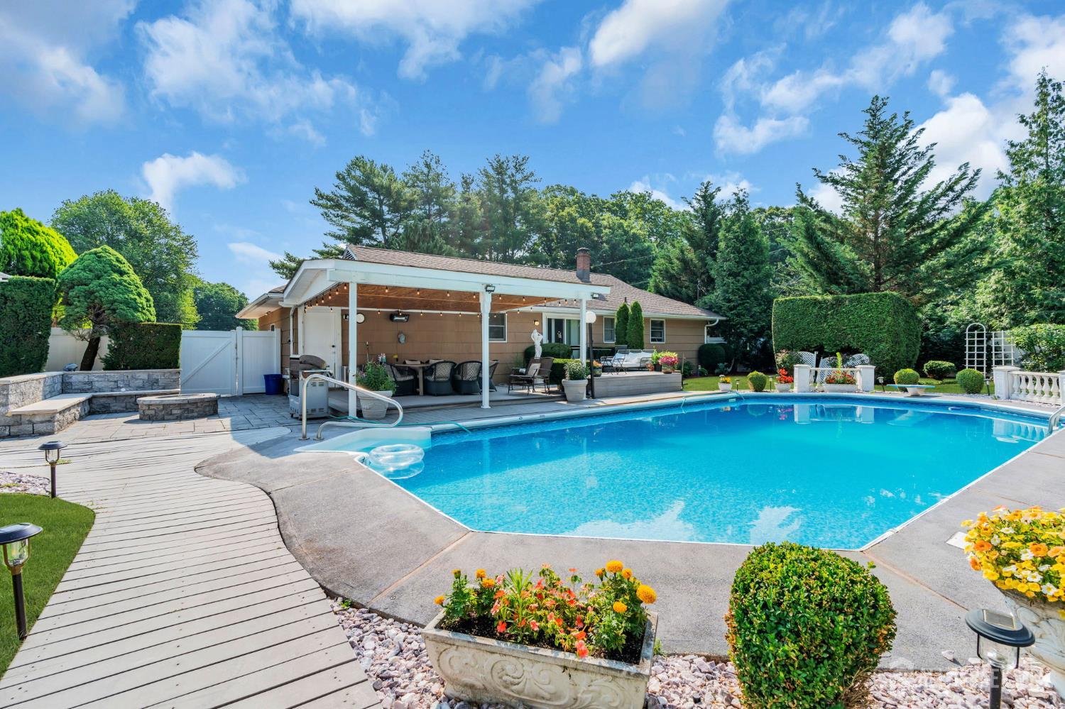77 Michael Road Spotswood NJ 08884