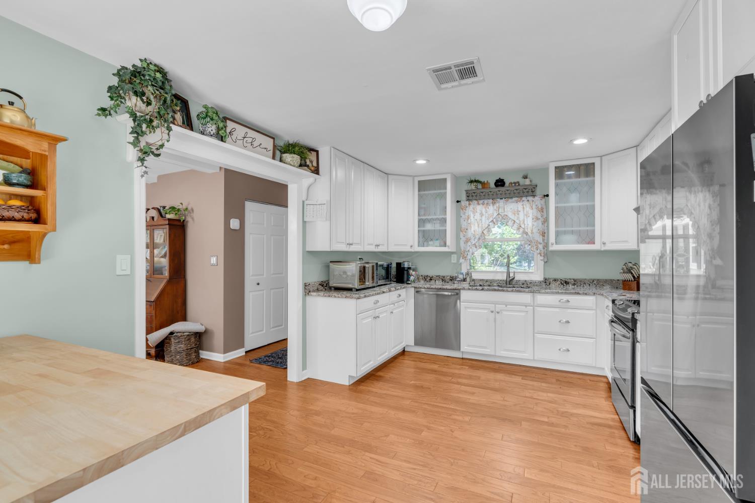 186 Van Brackle Road Aberdeen NJ 07747