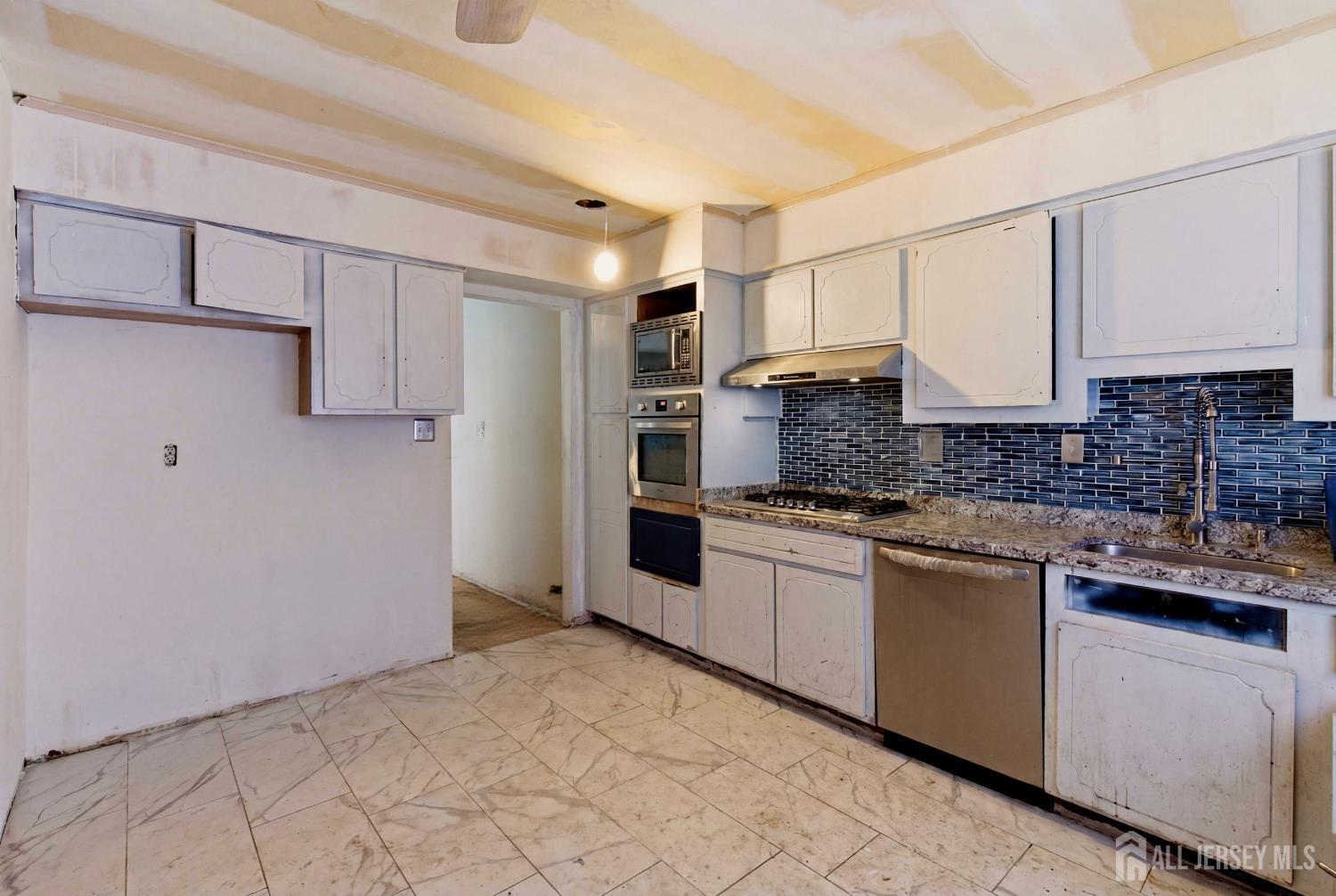9 Camelot Court Manalapan NJ 07726