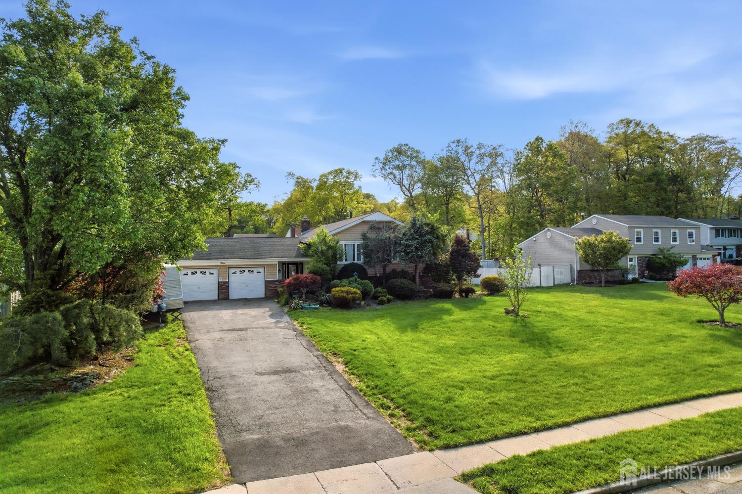 9 Camelot Court Manalapan NJ 07726