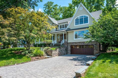 4 Edgewood Road Edison NJ 08820