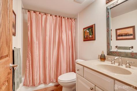 4 Edgewood Road Edison NJ 08820