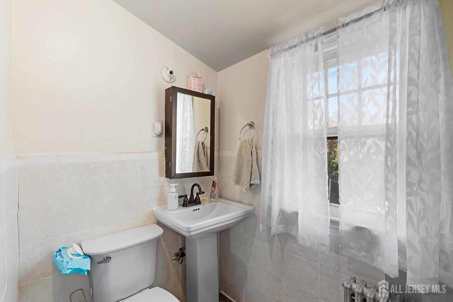 585 Bamford Avenue Middlesex NJ 07095