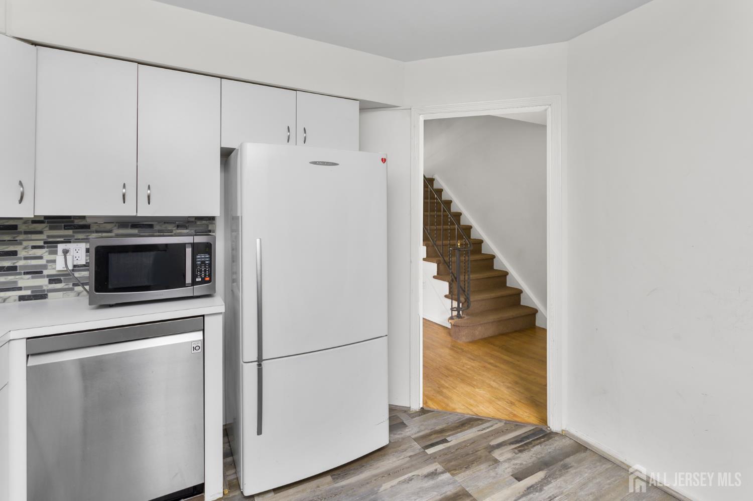 323 Gills Ln Unit #5 H Lane Iselin NJ 08830