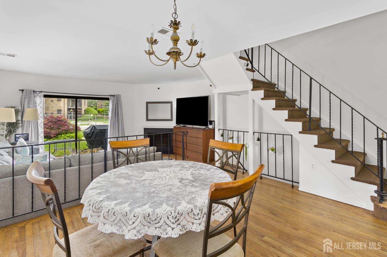 323 Gills Ln Unit #5 H Lane Iselin NJ 08830