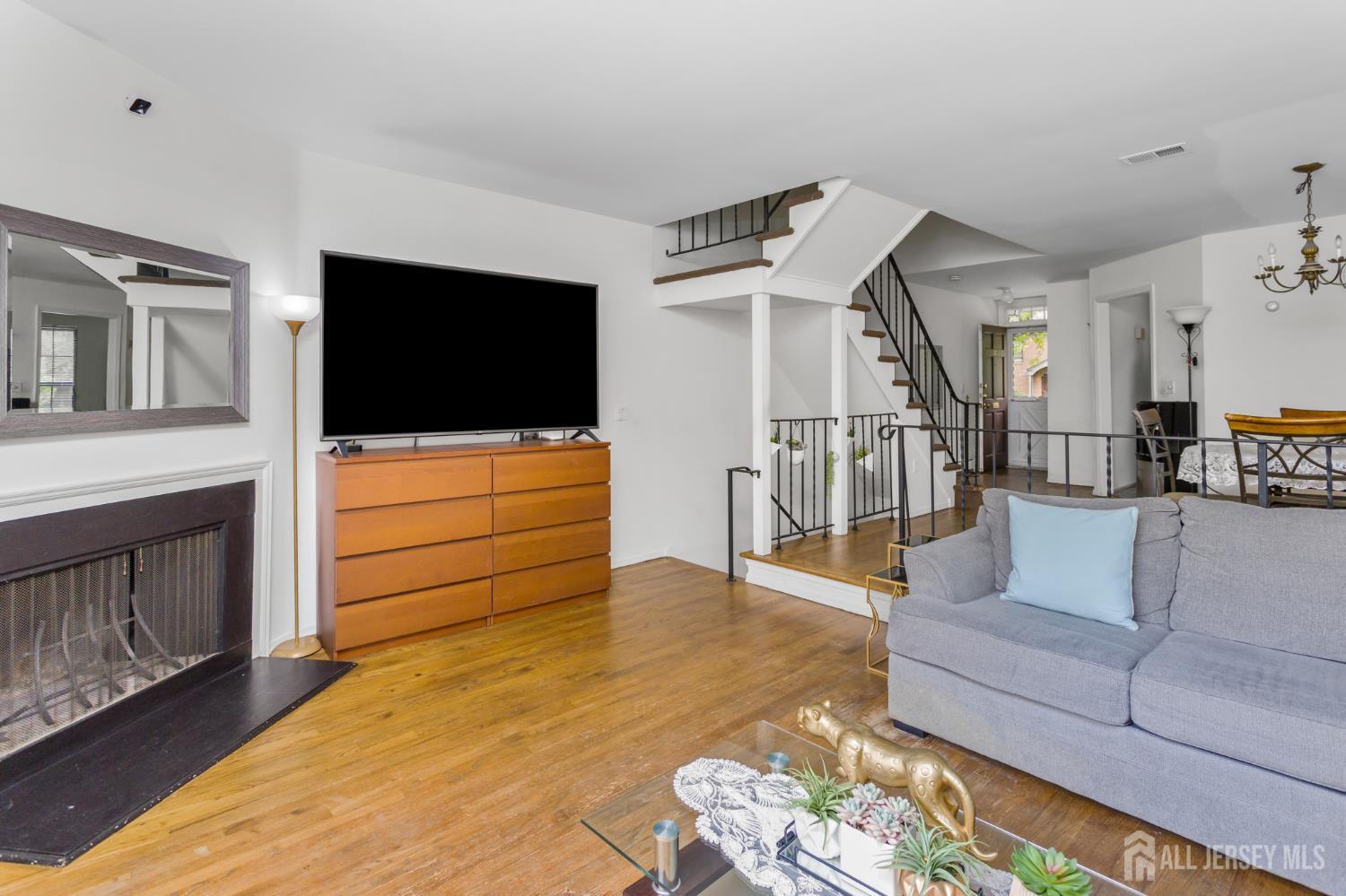 323 Gills Ln Unit #5 H Lane Iselin NJ 08830