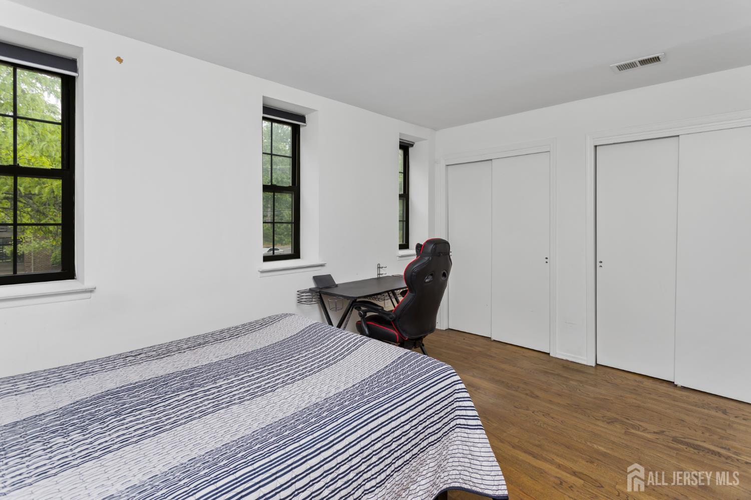 323 Gills Ln Unit #5 H Lane Iselin NJ 08830