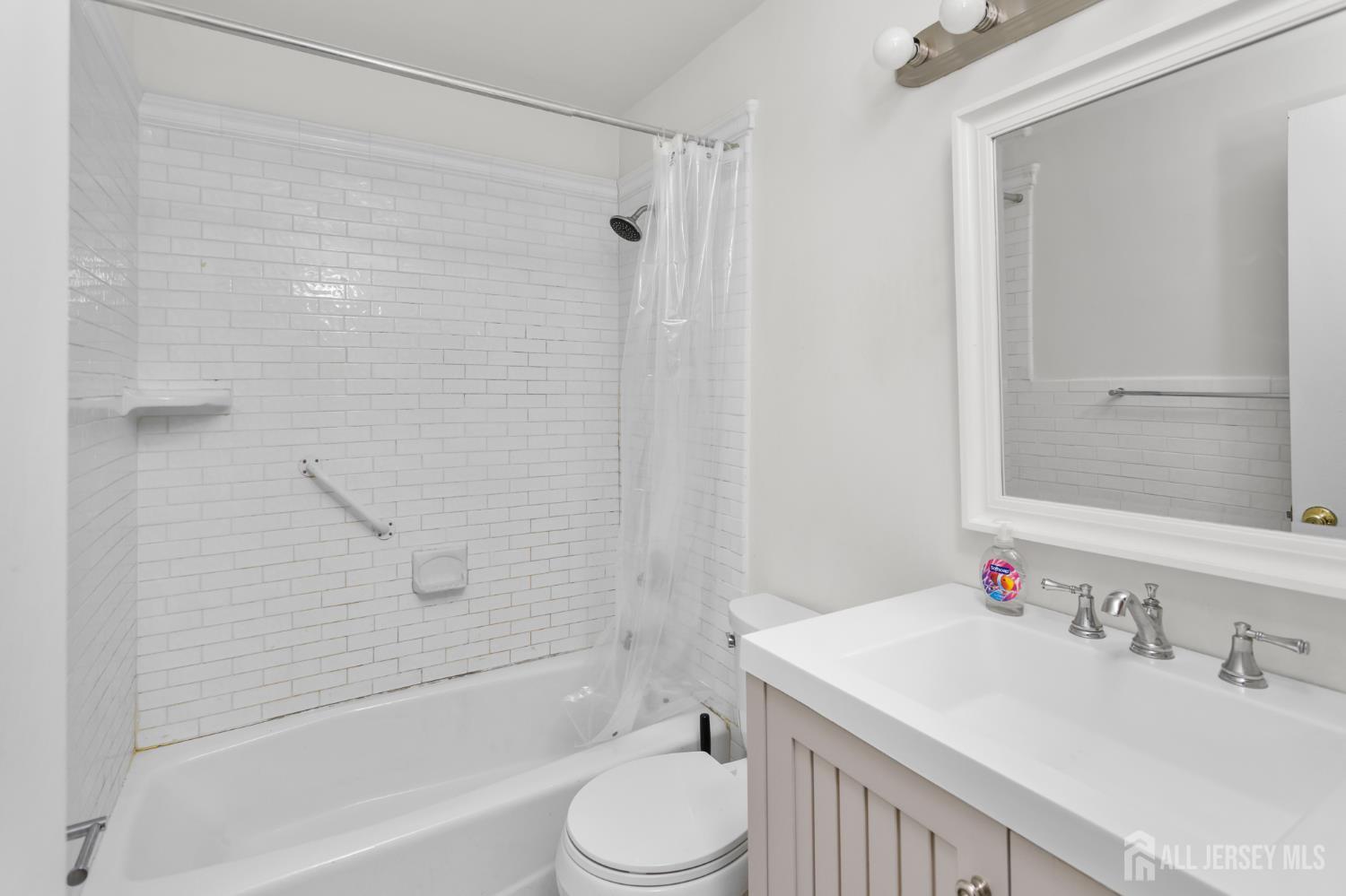 323 Gills Ln Unit #5 H Lane Iselin NJ 08830