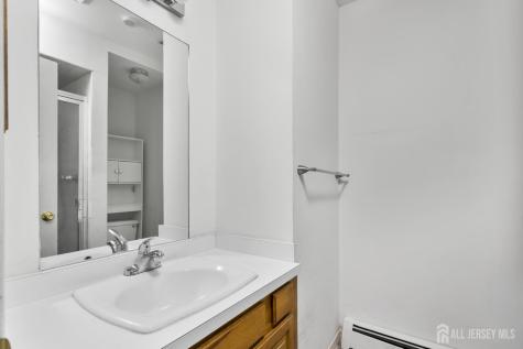 323 Gills Ln Unit #5 H Lane Iselin NJ 08830