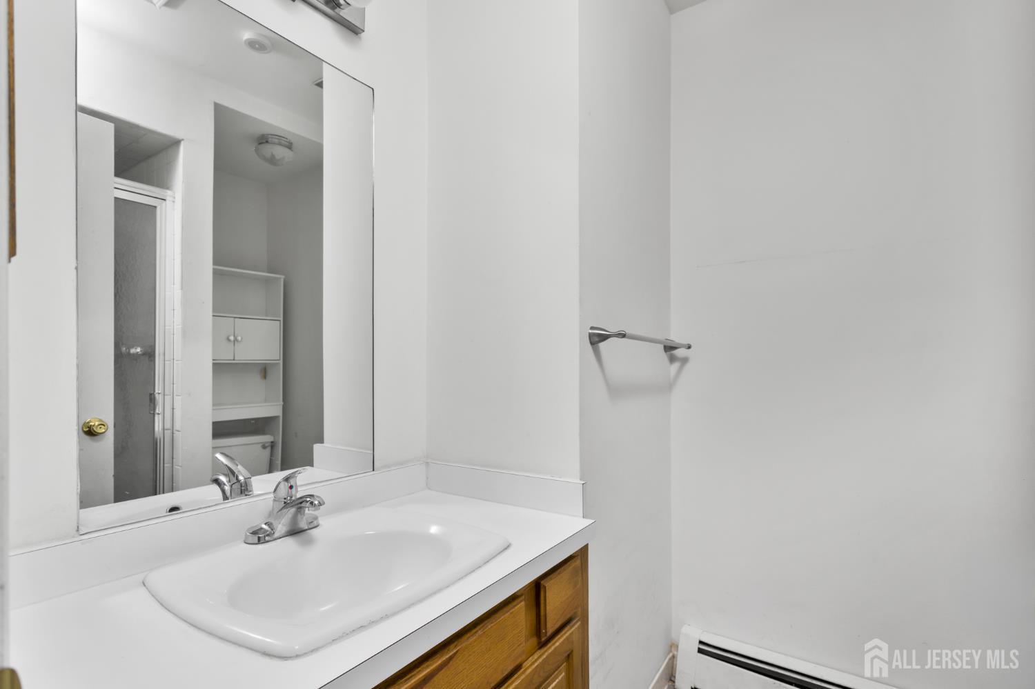 323 Gills Ln Unit #5 H Lane Iselin NJ 08830