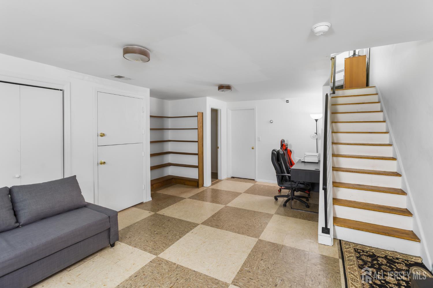 323 Gills Ln Unit #5 H Lane Iselin NJ 08830
