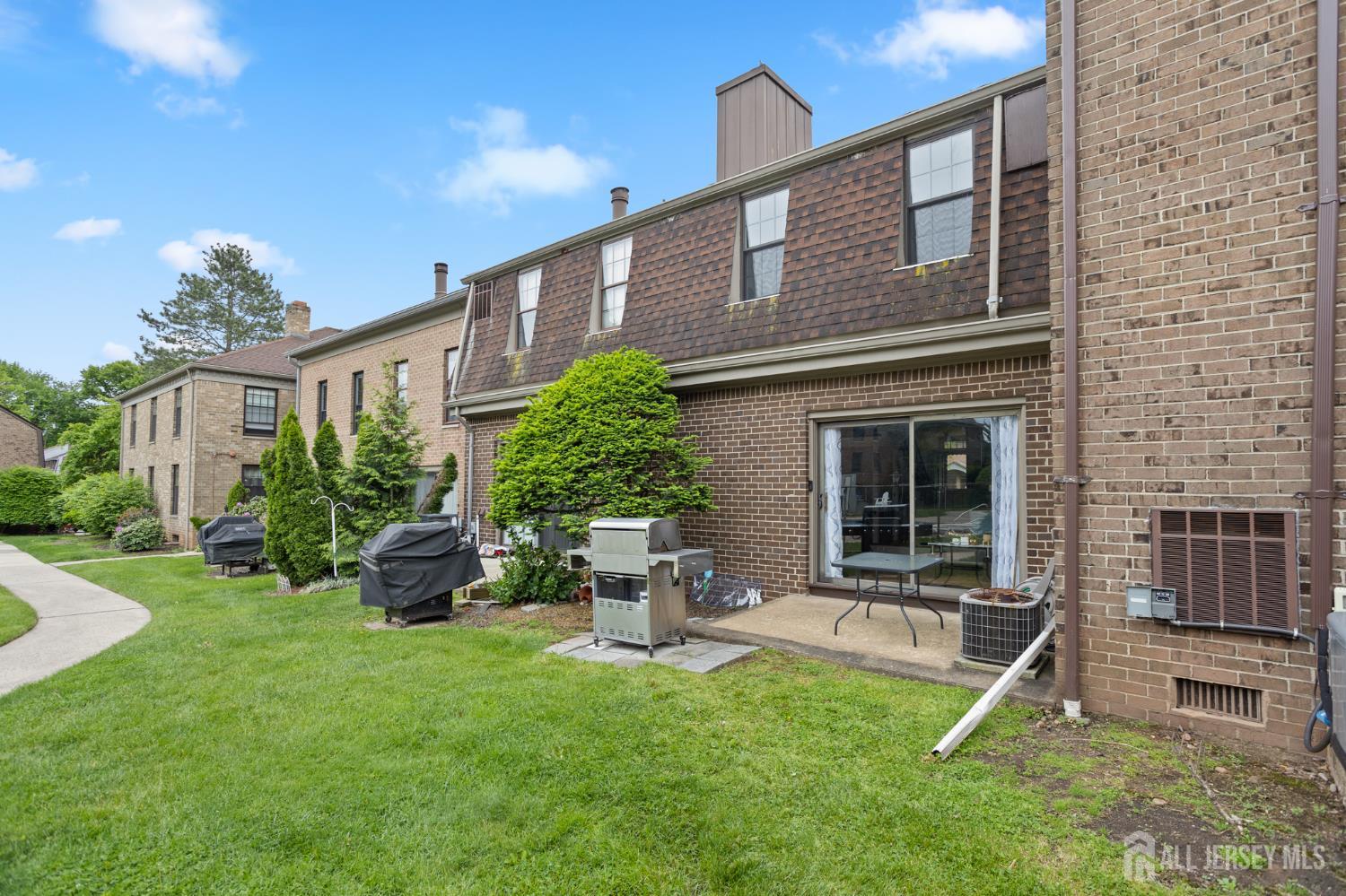 323 Gills Ln Unit #5 H Lane Iselin NJ 08830