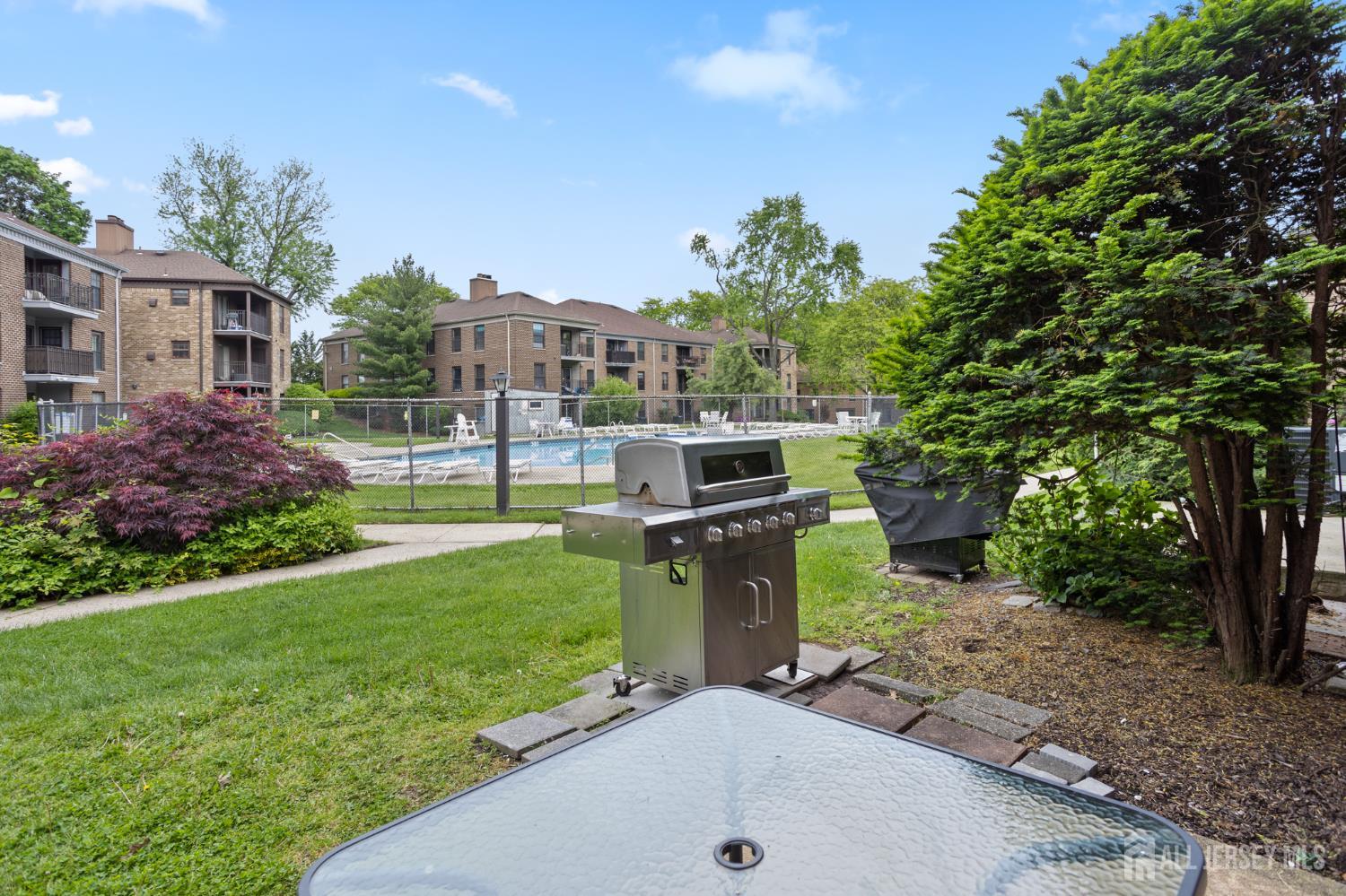 323 Gills Ln Unit #5 H Lane Iselin NJ 08830