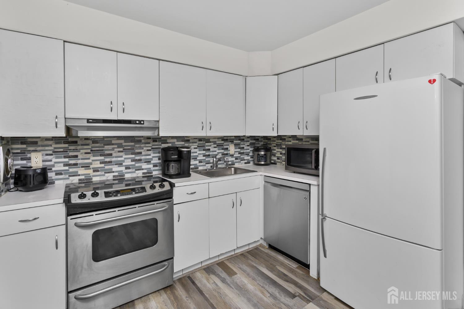 323 Gills Ln Unit #5 H Lane Iselin NJ 08830