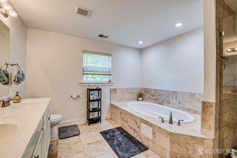 54 Hillcrest Avenue Iselin NJ 08830