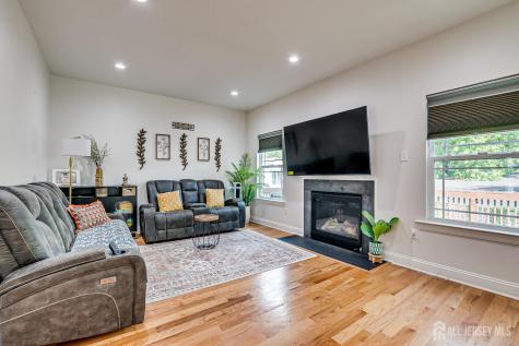 54 Hillcrest Avenue Iselin NJ 08830