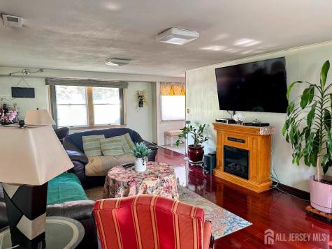 273 Old Post Road Edison NJ 08817
