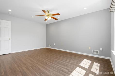 8 Ashley Court Franklin Twsp NJ 08873