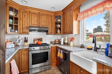 6 Elmwood Avenue Carteret NJ 07008