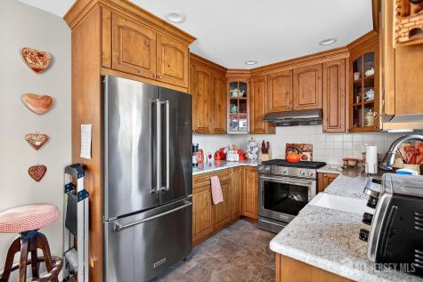 6 Elmwood Avenue Carteret NJ 07008