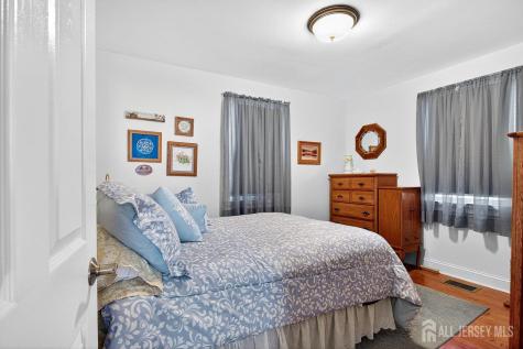 6 Elmwood Avenue Carteret NJ 07008