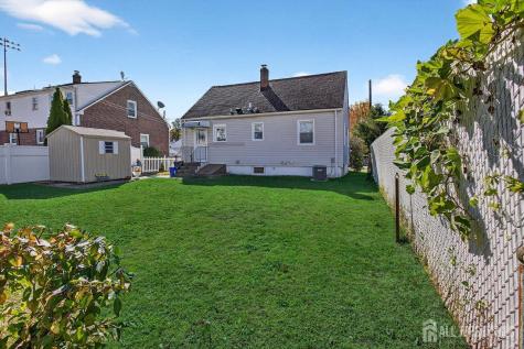 6 Elmwood Avenue Carteret NJ 07008