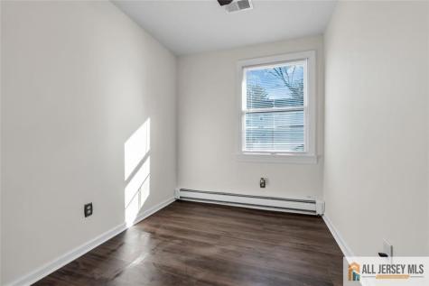 18 Avenue B Helmetta NJ 08828