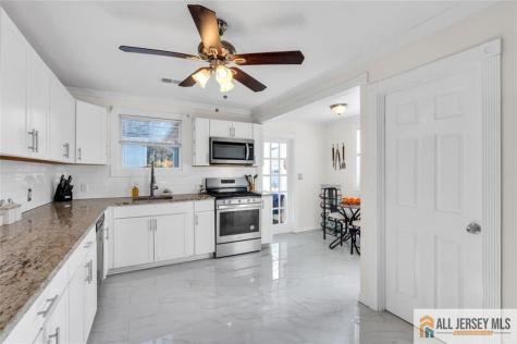 18 Avenue B Helmetta NJ 08828