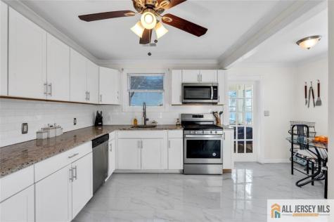 18 Avenue B Helmetta NJ 08828