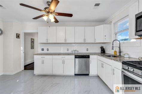 18 Avenue B Helmetta NJ 08828