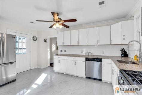 18 Avenue B Helmetta NJ 08828