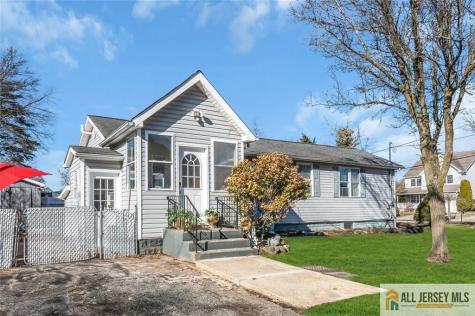 18 Avenue B Helmetta NJ 08828