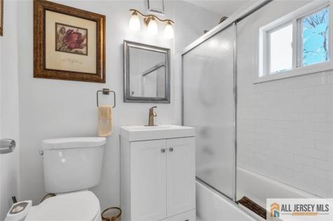 18 Avenue B Helmetta NJ 08828