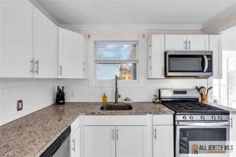 18 Avenue B Helmetta NJ 08828