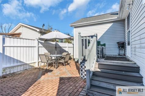 18 Avenue B Helmetta NJ 08828