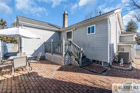 18 Avenue B Helmetta NJ 08828