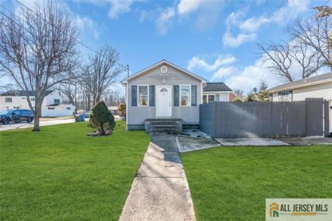 18 Avenue B Helmetta NJ 08828